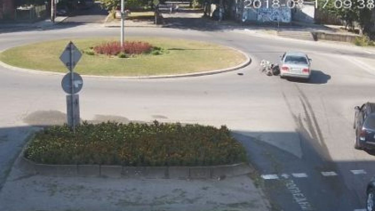Уволниха полицая от Харманли, написал акта за катастрофата с бащата на президента