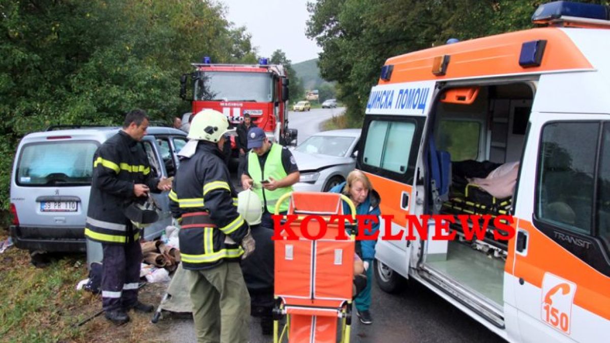 Зверска катастрофа край Котел! Режат ламарини, за да извадят тежко пострадали съпрузи (СНИМКИ/ВИДЕО 18+) 