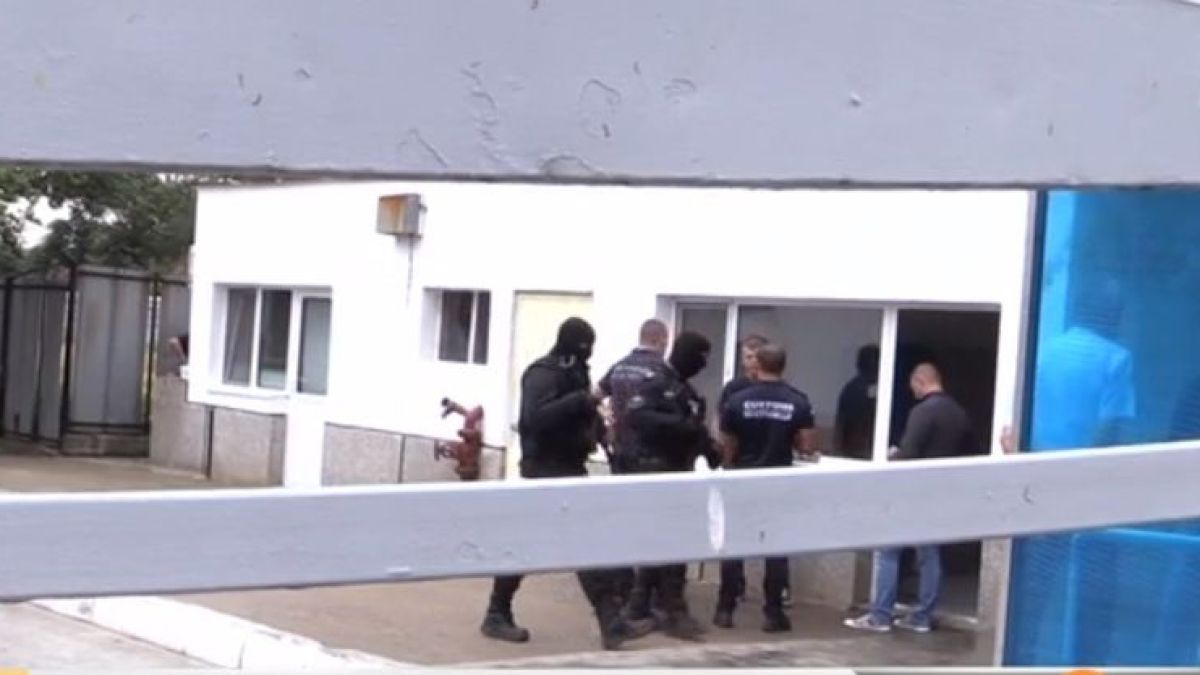 Кметът на Карнобат разказа за цеха за нелегални цигари и ареста на сина си