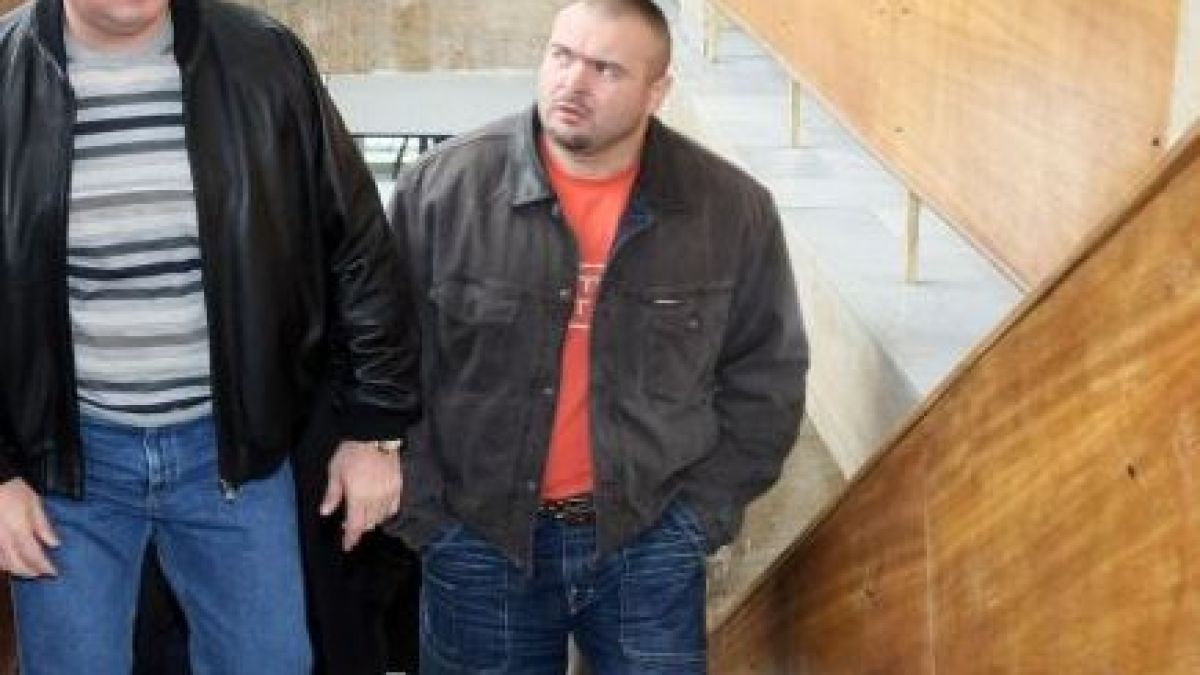 Брат Галев е потънал вдън земя, но от Сапарева баня го гонят да си плати…
