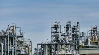 Най-голямата петролна рафинерия в Ирак заработи отново