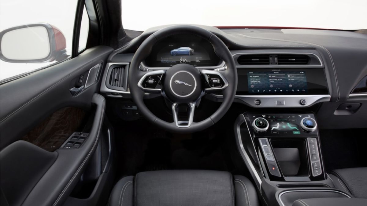 Jaguar Land Rover със съвременна "мултимедия" за ретро автомобили (СНИМКИ)