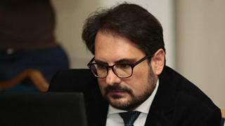 Десен шаман претопля опорки за Пеевски