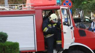 Извънредно в БЛИЦ! Зловеща гледка в двора на пловдивската Университетска болница, пожарникари и полицаи летят към мястото 