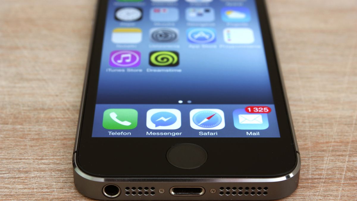 Шок! Ето кои приложения за iPhone въртят мръсна търговия с информацията къде ходим и какво правим 