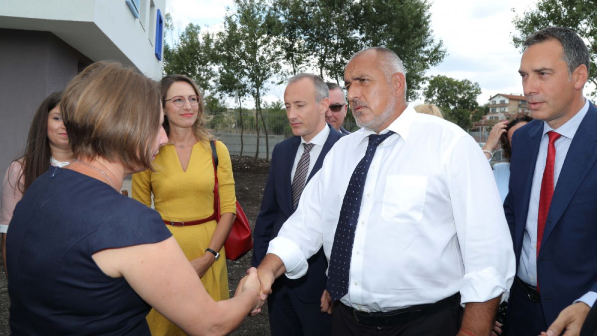 Борисов откри новата гимназия в Бургас и жегна БСП: Докато онези са на СПА, ние създаваме светлото бъдеще сега (СНИМКИ/ВИДЕО)