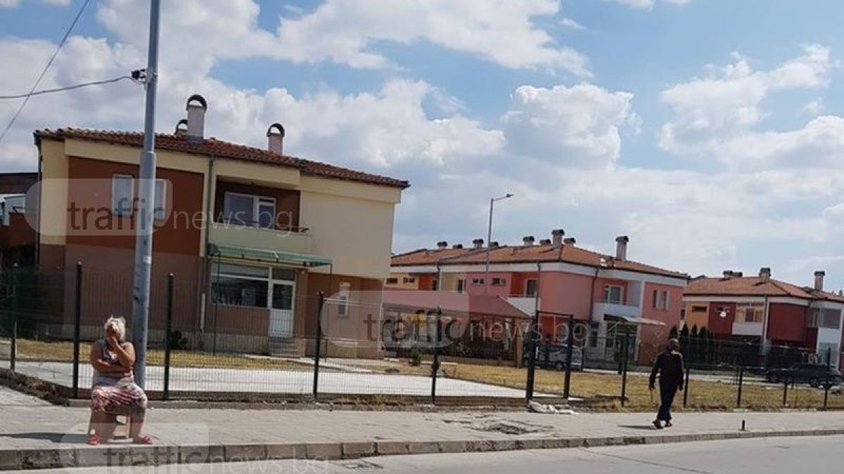 Пловдивски роми строят на общински терен под носа на полицията (СНИМКИ)