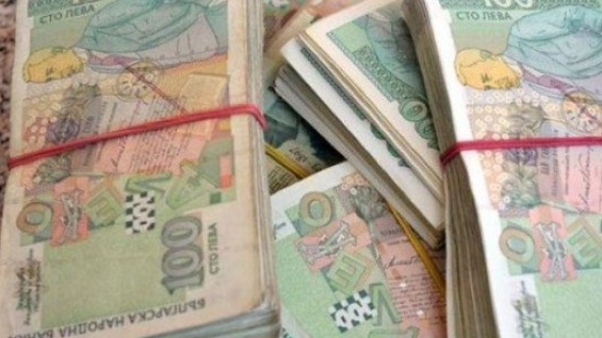 Спецпрокуратуратта иззе още 500 000 лева по делото "Арабаджиеви", пачките превозвани с джип, трима са арестувани