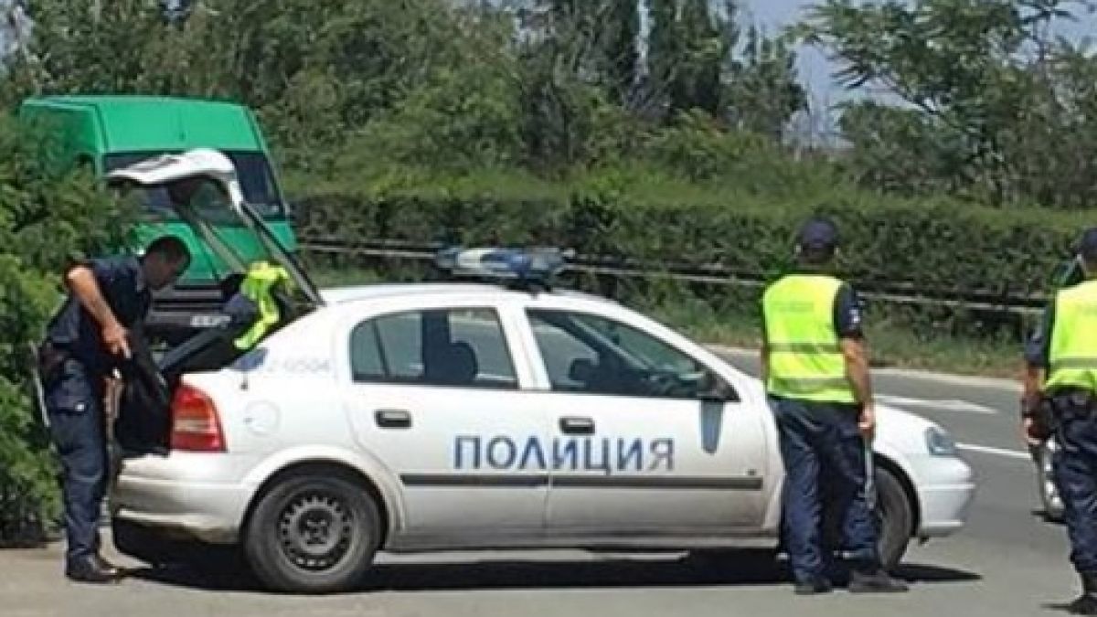Полицията с горещи подробности за екшъна с лъскаво Ауди и патрултки