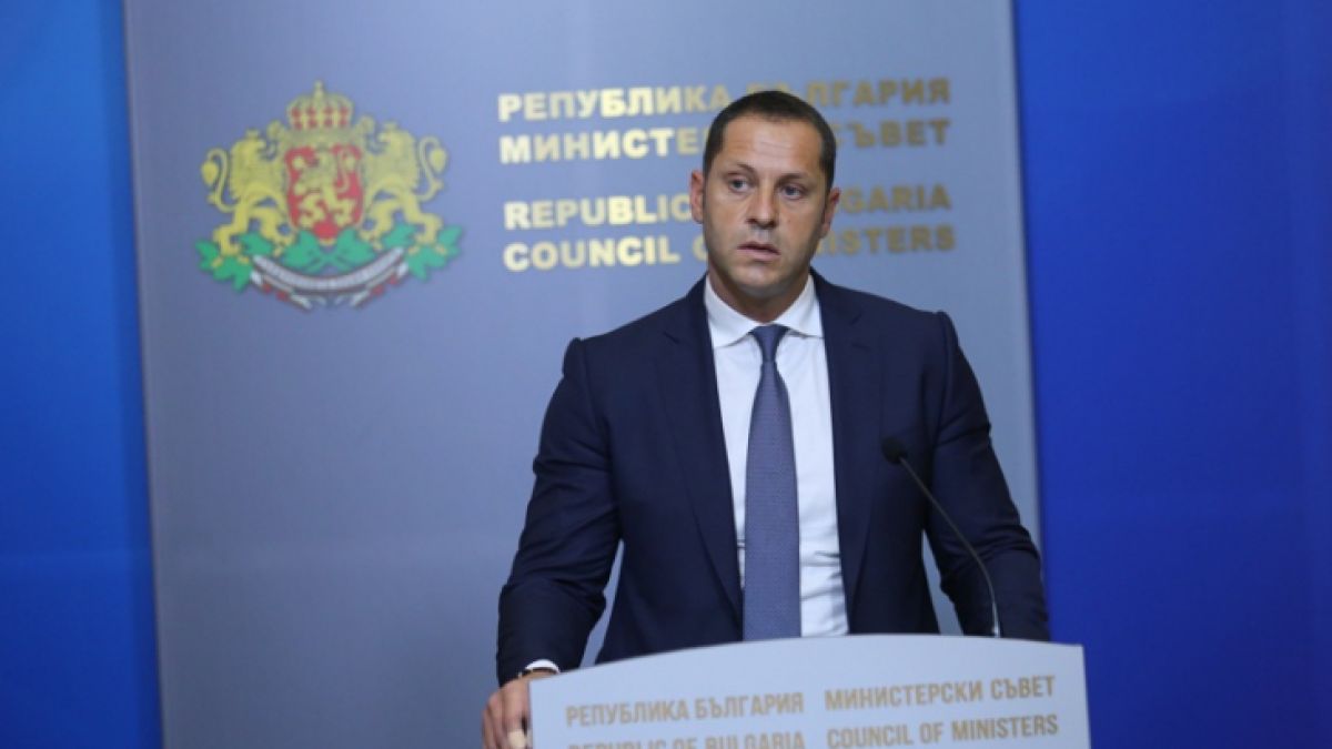 Първо в БЛИЦ! Темата за пътната безопасност ли изяде главата на гласения за министър Манолев! 