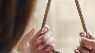 Младата крадла Петя увисна на бесило в тоалетната на Врачанския затвор, след като нападна с нож пенсионер