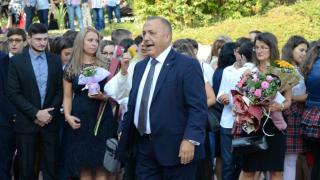 ВИП ученици и родителите им се изсипаха в Италианския лицей за първия звънец (СНИМКИ)