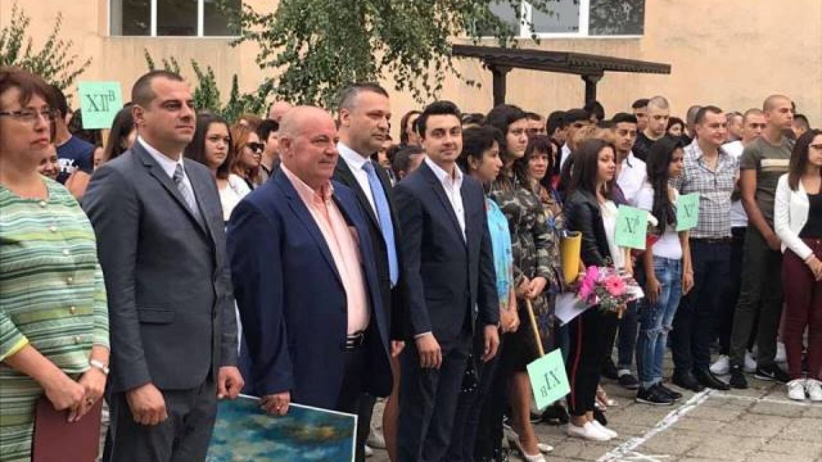 Момчил Неков пожела на ученици, родители и учители да преведат образованието ни в 21 век