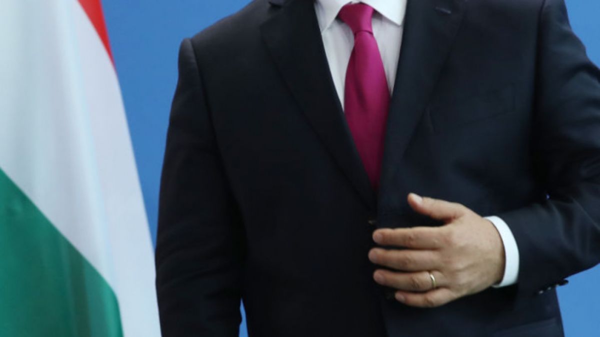 Орбан с гневна реч пред унгарския парламент: Унгария не е нито транзитен път, нито бежански лагер