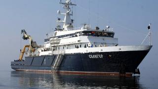 Руски кораби намериха разбилия се Ил-20, започнаха да прибират останките на загиналите военни