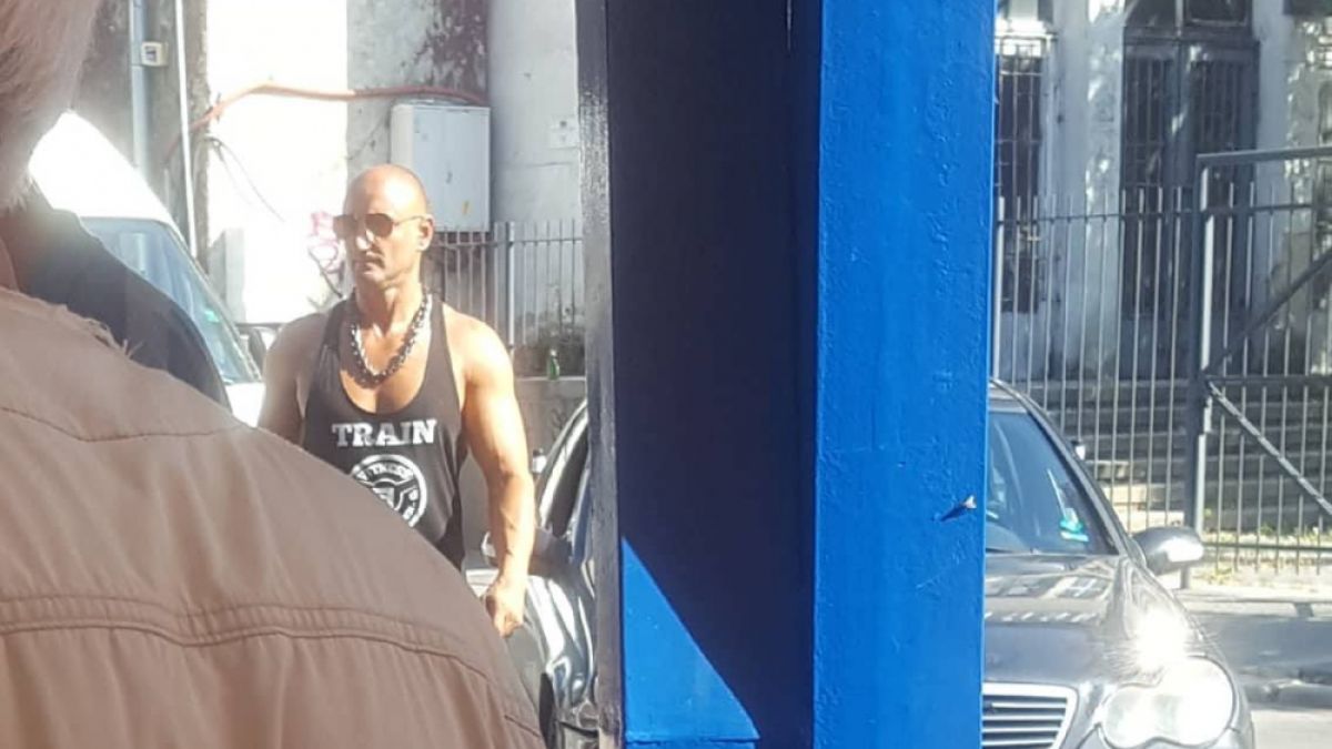 Само в "ШОУ": Удари дъното! Киро Скалата бръмчи на Женския пазар с кола за 2 бона (СНИМКИ)