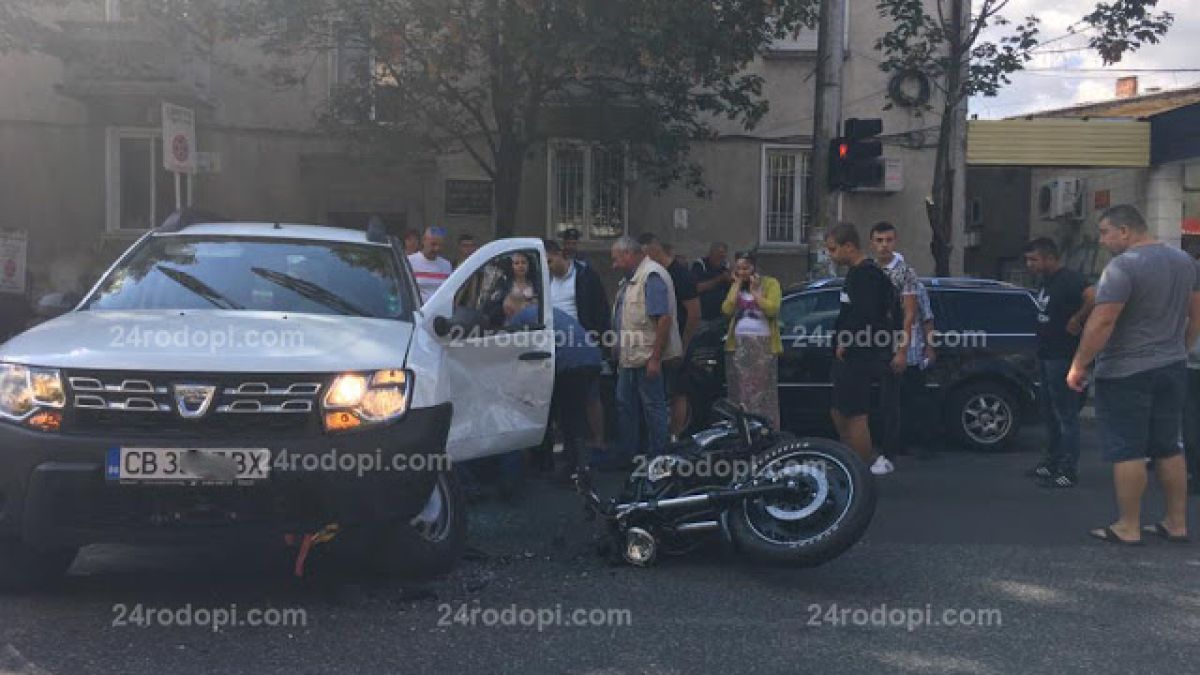 Шофьор на джип направи забранена маневра на пъпа на Кърджали и прати моторист в болница (СНИМКИ/ВИДЕО)