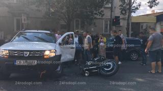 Шофьор на джип направи забранена маневра на пъпа на Кърджали и прати моторист в болница (СНИМКИ/ВИДЕО)