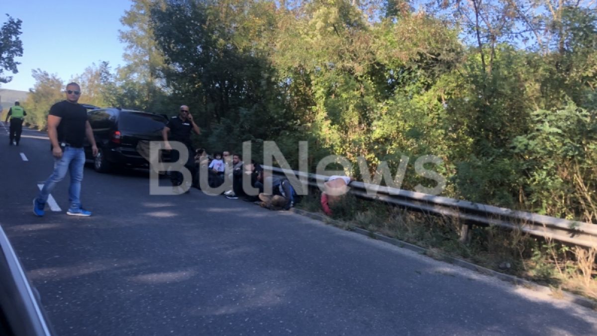 Полиция блокира международният път Е-79, пет патрулки летят към мястото заради... (СНИМКИ)