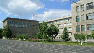 ММА тупаник си спретнаха хлапаци в Кърджали заради момиче, полиция хвърча да ги разтървава 