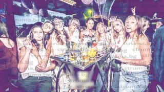 За моминското парти на щерката на известно бизнес семейство от Дупница още дълго ще се говори (СНИМКИ)