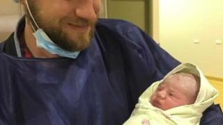 Мариана Попова роди! Веселин Плачков изхвърча на пожар от "ВИП Брадър" (ЕКСКЛУЗИВНА СНИМКА)