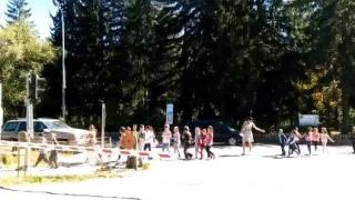 Учителка във Велинград застраши живота на куп малки дечица с решението си, което потресе цялата мрежа (ВИДЕО)