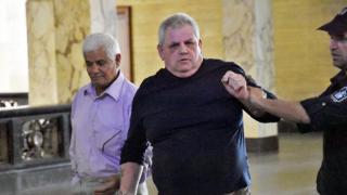 Британецът, изнасилил 6-годишно момиченце, нападна новинарски екип в съда (СНИМКИ)