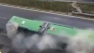 Извънредно и първо в БЛИЦ! Огнен ад с автобус в София (СНИМКИ/ВИДЕО)