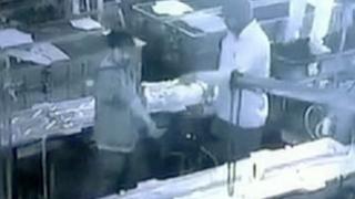 Камера запечата как шеф по погрешка убива свой служител след ужасяваща шега със сгъстен въздух (СНИМКИ/ВИДЕО 18+)
