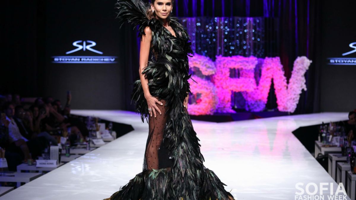 Николета Лозанова с луксозна колекция закри Sofia Fashion Week AW 2018