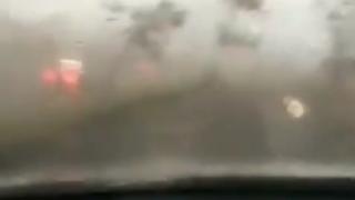 Торнадо остави стотици хиляди без ток в Отава (ВИДЕО)