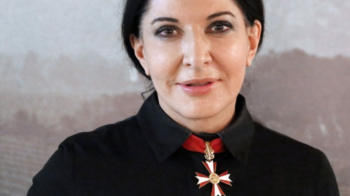 Страшен инцидент претърпя пърформанс артистката Марина Абрамович в Италия