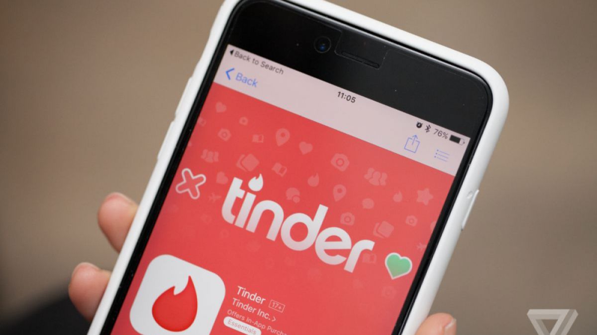 Tinder с нова функция! Жените ще трябва да пишат първи