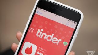 Tinder с нова функция! Жените ще трябва да пишат първи