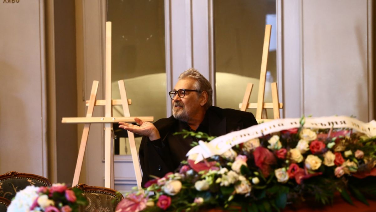 Малцина ще положат днес тленните останки на Ламбо до любимата му жена ВИДЕО