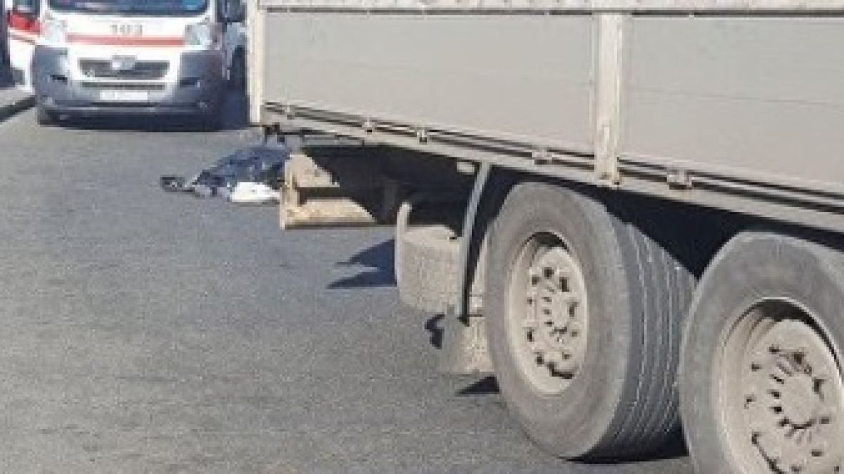 Извънредно БЛИЦ! Гневни столичани преследват с колите си ТИР, размазал пешеходец в "Орландовци" и избягал, гледката е потресаваща
