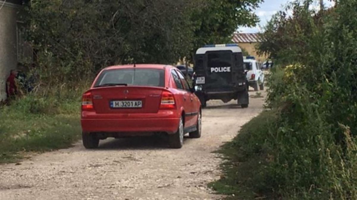 Първа версия за причината за четворното убийство в Каспичан, сред жертвите е и внуче? (СНИМКИ)