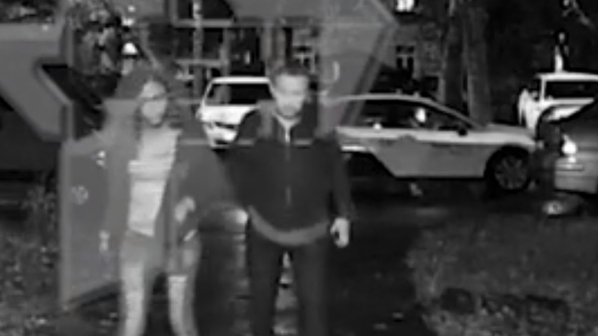 ВИДЕО: Проститутка се нахвърли на клиента си с юмруци и избяга с портфейла му
