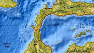 Боговете нямат милост към Индонезия! След силното земетресение страната е ударена от цунами