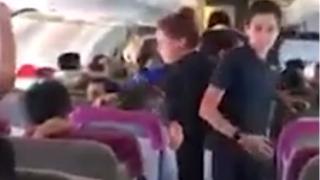 Пътник засне на ВИДЕО ужасните последствия от турболенция