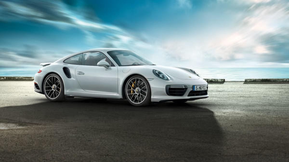 Ето какъв "тунинг" може да направи куче на ново Porsche 911 Turbo (СНИМКА)