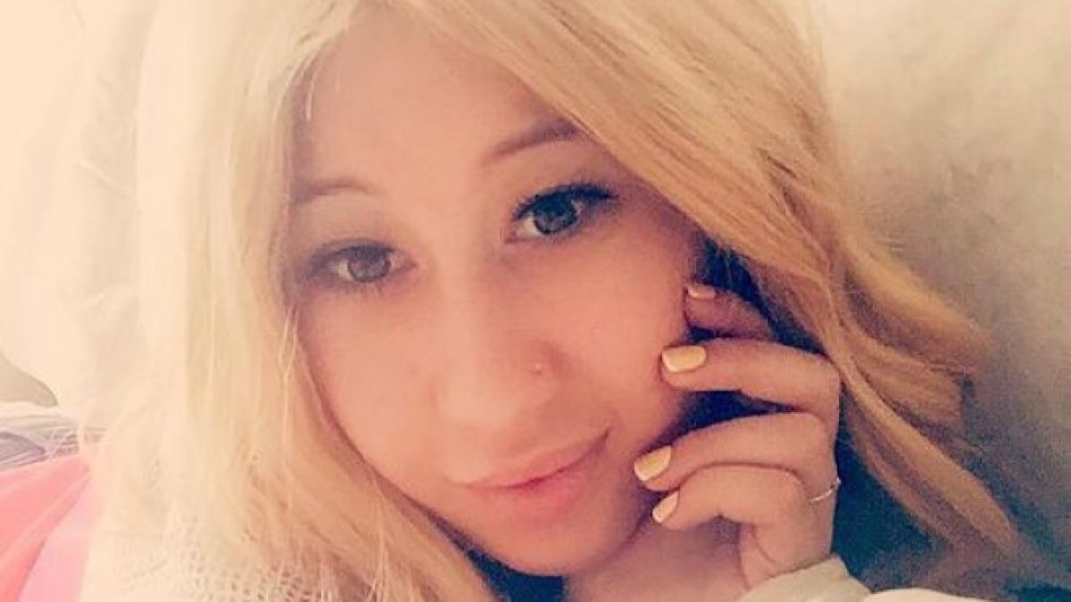 Сломени от мъката си родители поръчаха да изработят вместо надгробен камък най-любимата вещ на дъщеря си (СНИМКИ)