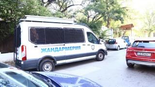 Бесен екшън в плевенско заведение - гол пиян поляк мята по полицаи...