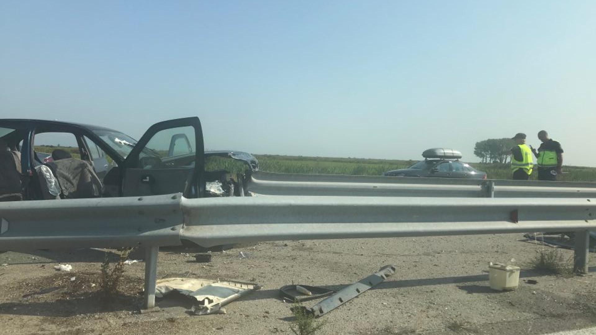 Ужас на АМ "Тракия"! Жена изхвърча от кола, затвориха аутобана