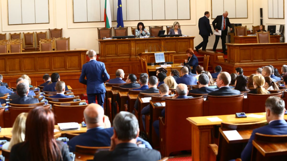 Депутатите прекратиха мандата на член на КФН 