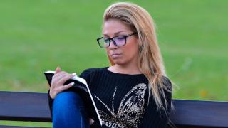 Младата учителка от Добрич, която разбуни България: Мазохизъм е да установиш, че със сервитьорската заплата си се оправял по-добре, отколкото с учителската