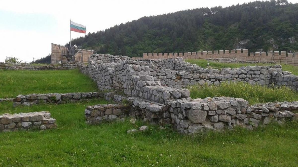 В. „Дейли Мейл“ ни попиля: Античните замъци в BG са като направени от „сирене и картон“