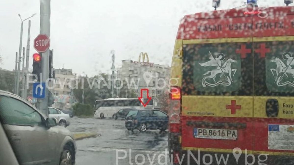 В Пловдив булевардите отесняха и шофьорите нахълтаха в насрещното (СНИМКИ)