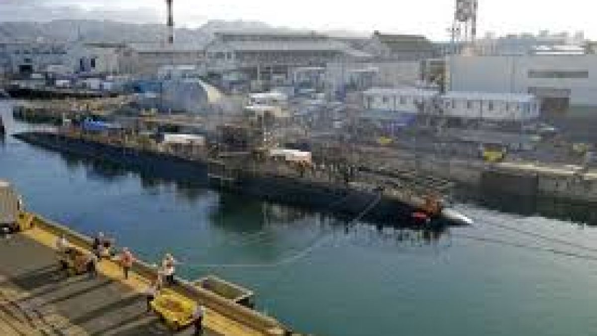 Съдят военни моряци от САЩ за групов секс и извращения с непълнолетна